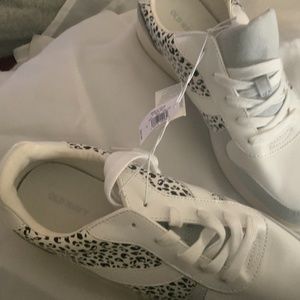 Old Navy size 10 tennis shoes